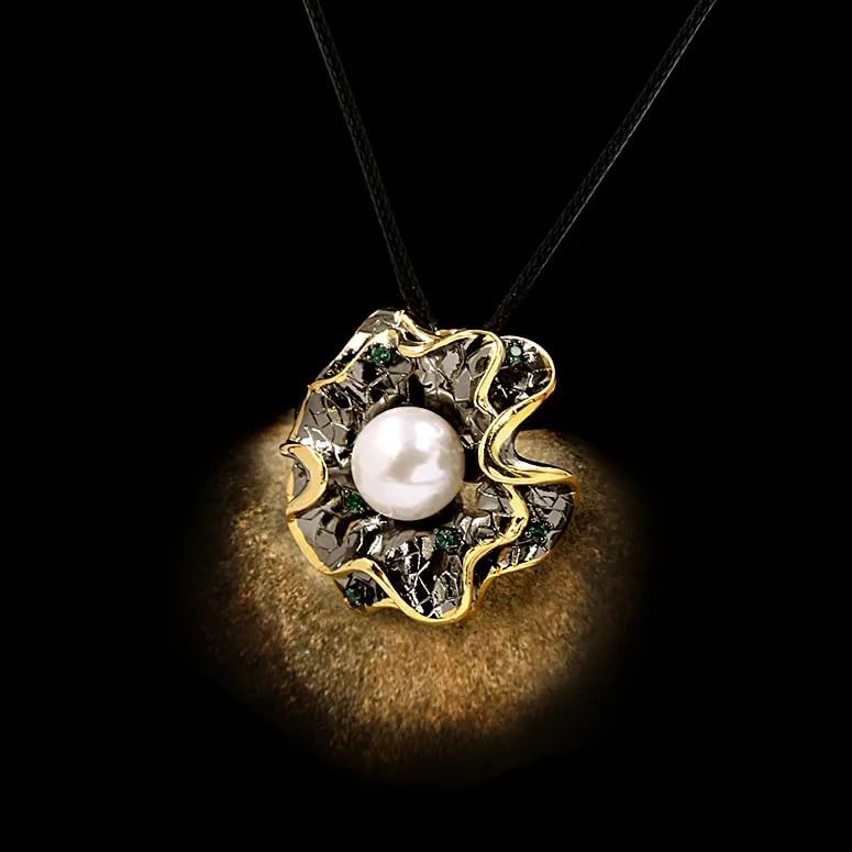 Collier fleur bicolore : sublimez votre décolleté sans irritation - 2