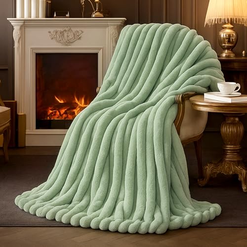 Amélie Home Faux Fur Throw Blanket for Couch, Cozy Fuzzy