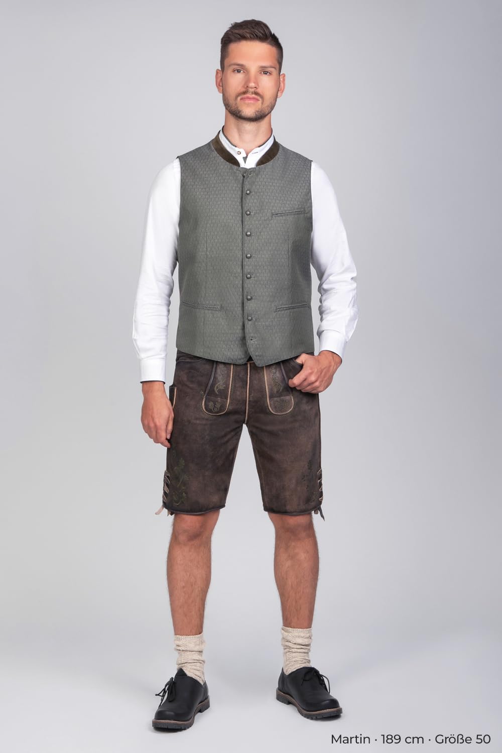 Edelnice Trachtenmode Kurze Wildbocklederhose Gustl in Dunkelbraun mit edler grüner Stickerei