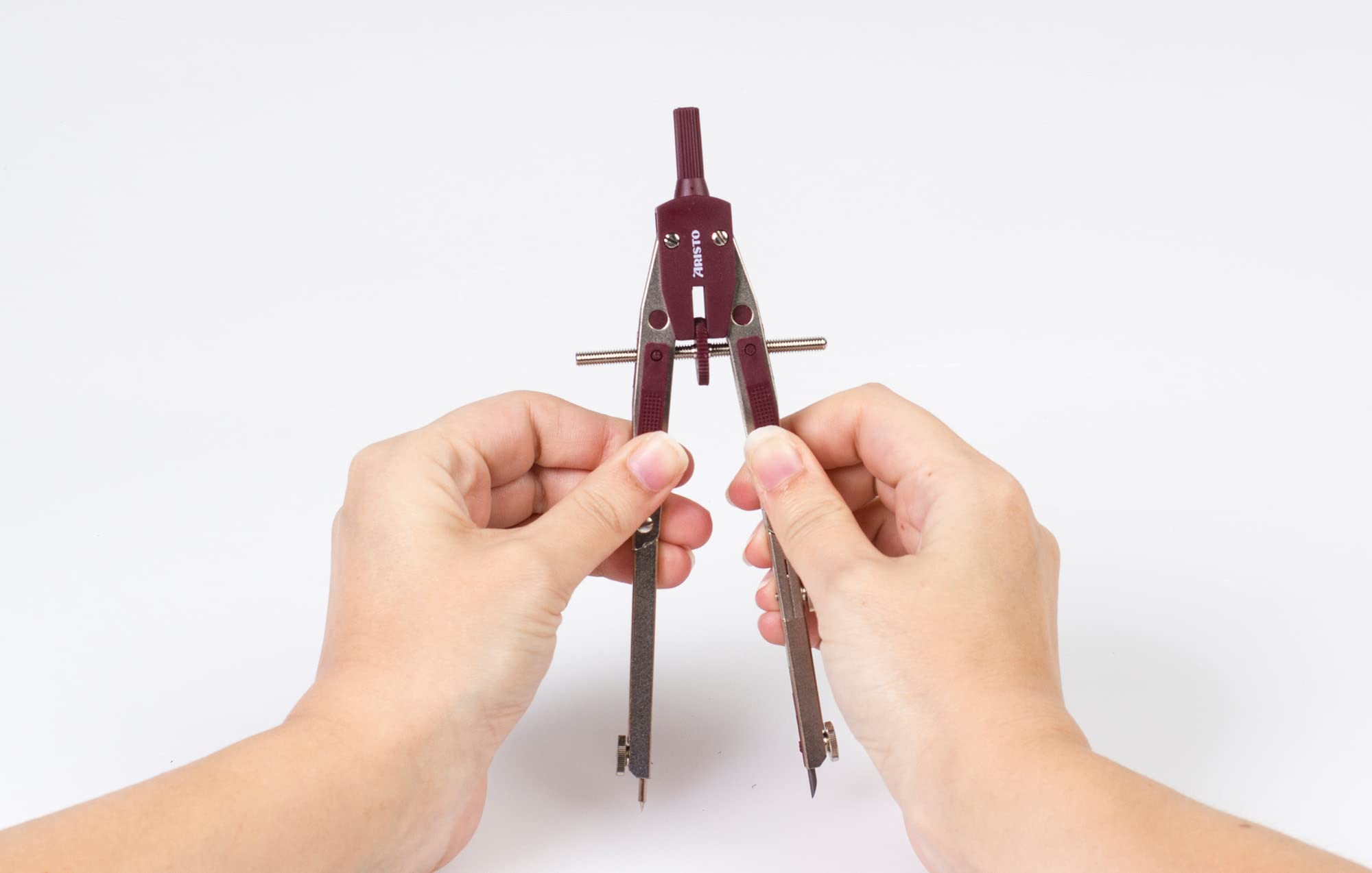 Aristo AR55510 Profi Schnellverstellzirkel inkl. Universal Adapter (2 Gelenke, max. Durchmesser der Zeichenkreise 400 mm, inkl. Zirkel Ersatzminen und Ersatznadel) silber weinrot
