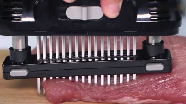 Attendrisseur à Viande Ccfoud 48 Lames - Aiguilles En Acier Inoxydable Pour Steaks Et Viandes Avec Brosse De Nettoyage