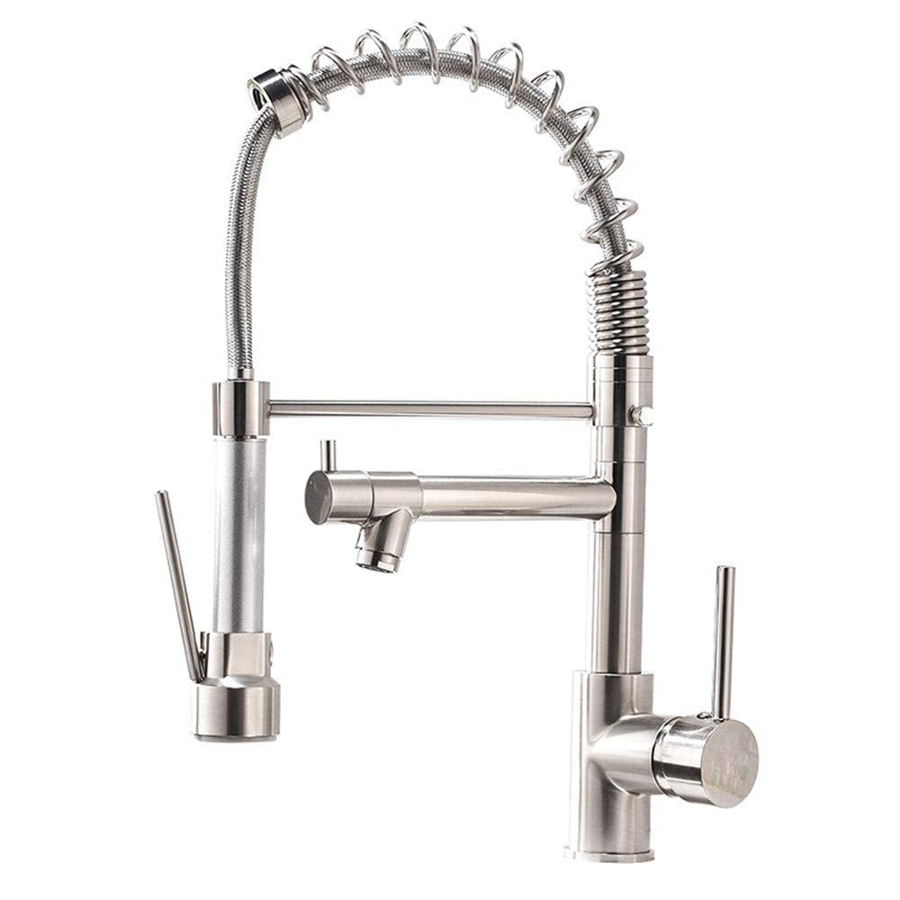 Robinet de cuisine en cuivre pour évier moderne et préparation culinaire