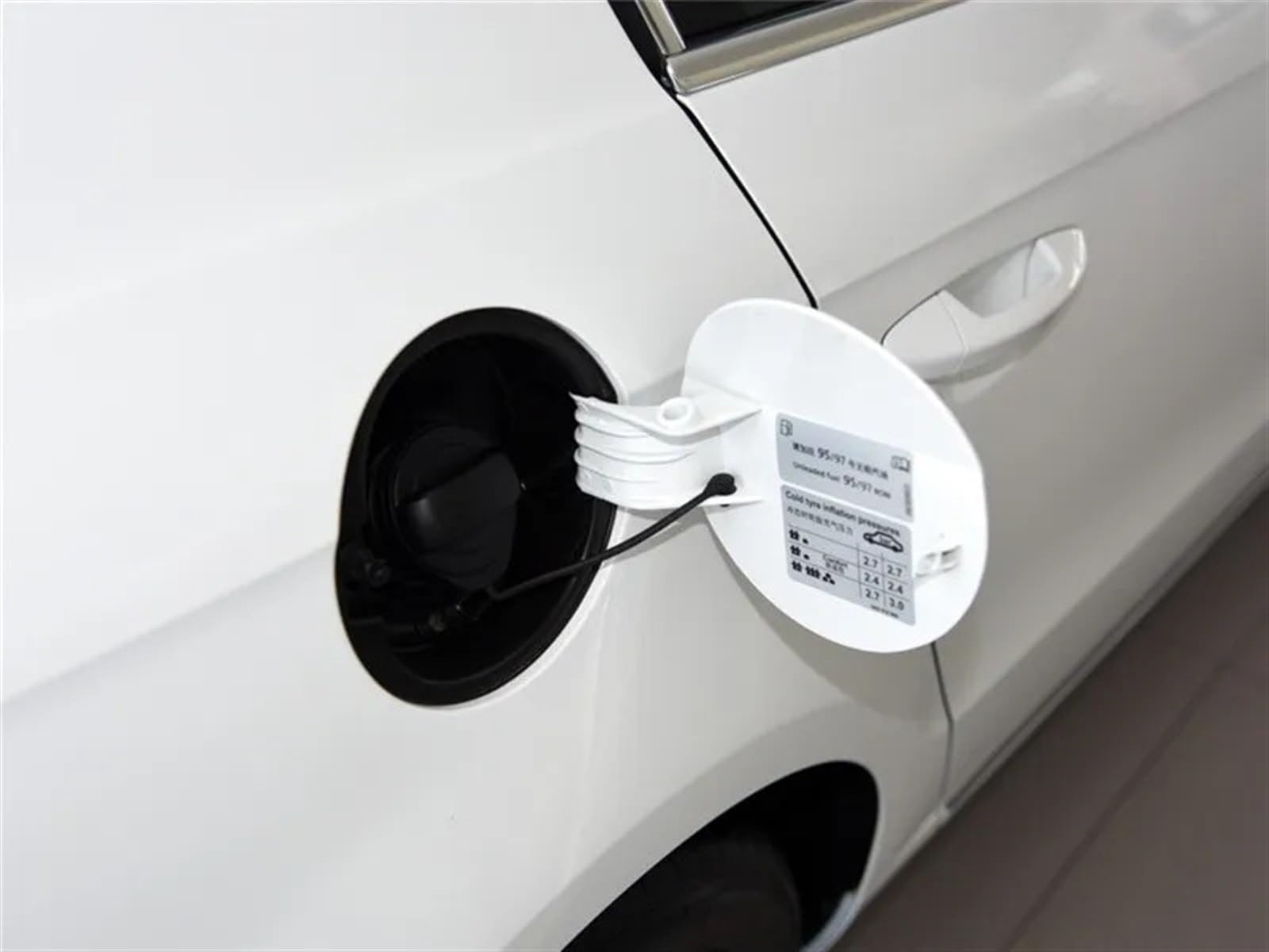 Weiß Schwarz Tankdeckel Tankdeckel Tankklappe, for Passat B7 CC 3AD809857 3AD 809 857 Tankverschlüsse(B7 Black)