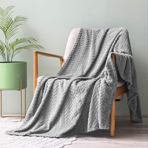 Amazon Basics Fleece throw Blanket embossed Grey, 220 x 240 cm