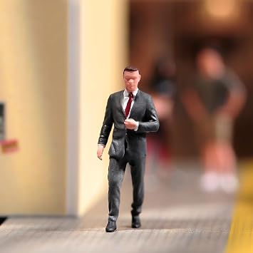 1/87 1/64 1/43 1/24 Scale Miniature Action Figure Doll Model Walking Man Wearing Suit Resin Figurine Model Creative Scene Dolls Props for Cars Display (Painted, 1:24 Scale)