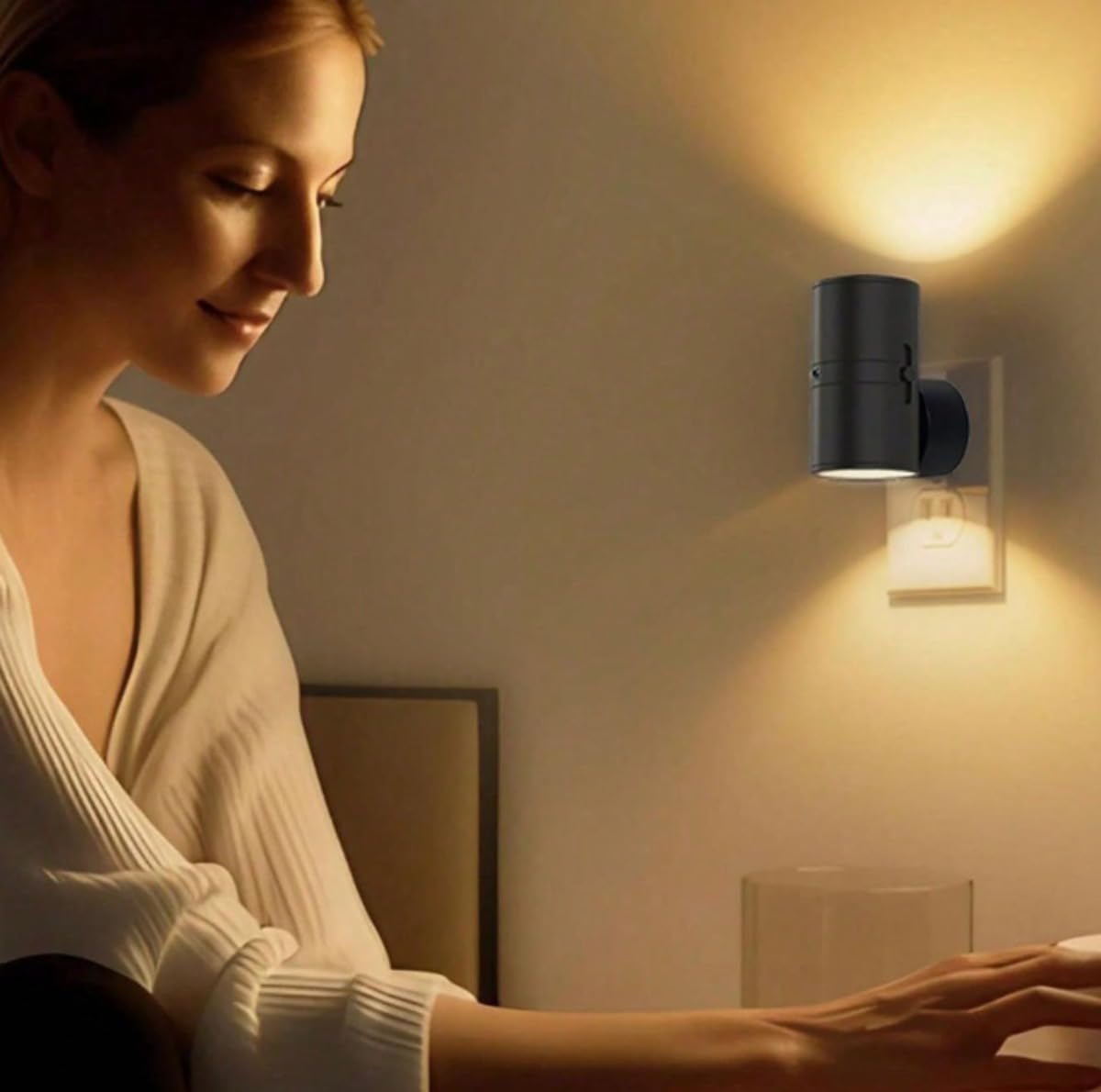 The Light Supplier PLUGIFY One, Moderne Steckerlampe mit Fernbedienung, 3 Lichtfarben, für Flur Bad und Schlafzimmer (Weiß,2 Stück)