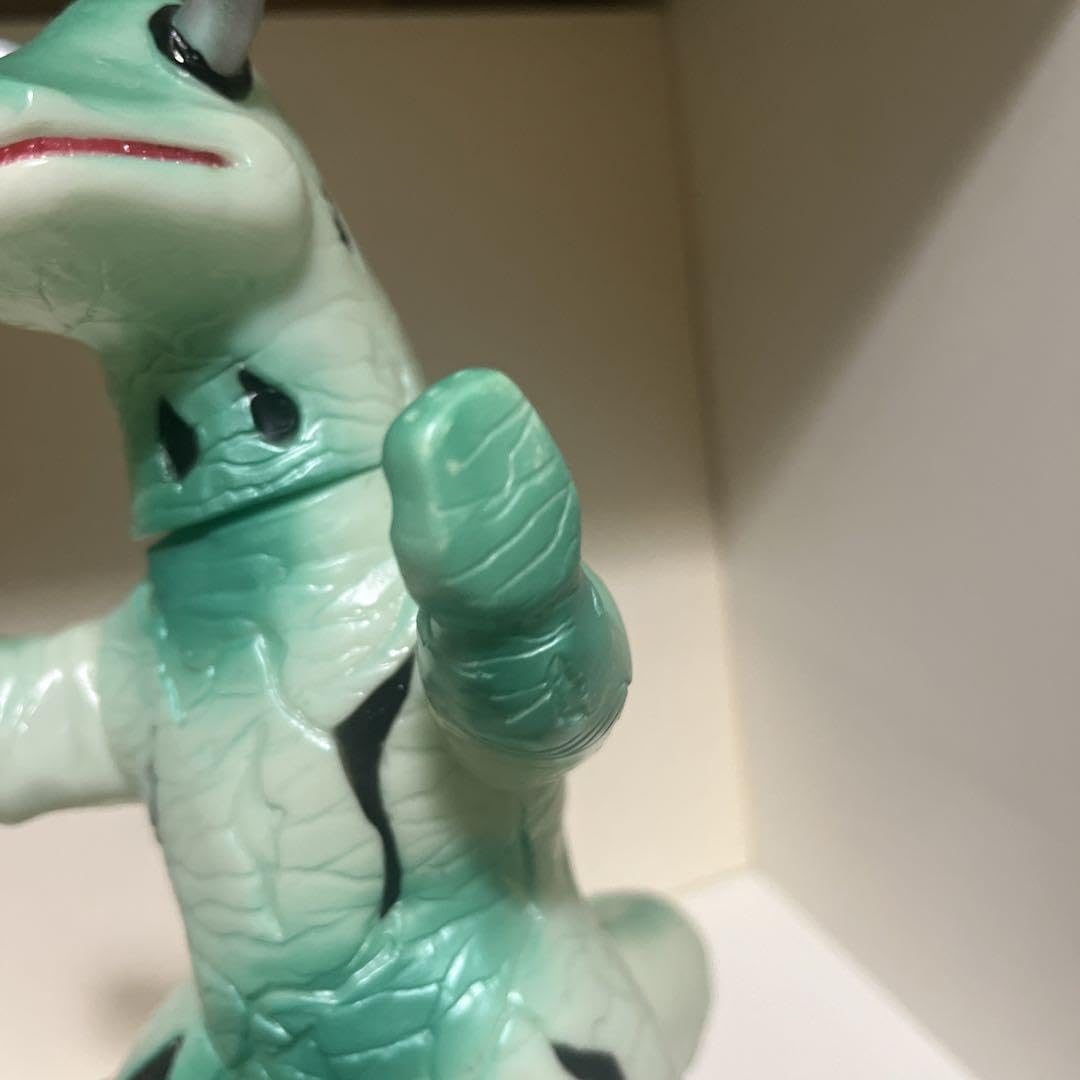 Amazon.co.jp: ブルマァク製 復刻 エレキング 蓄光 ソフビ フィギュア