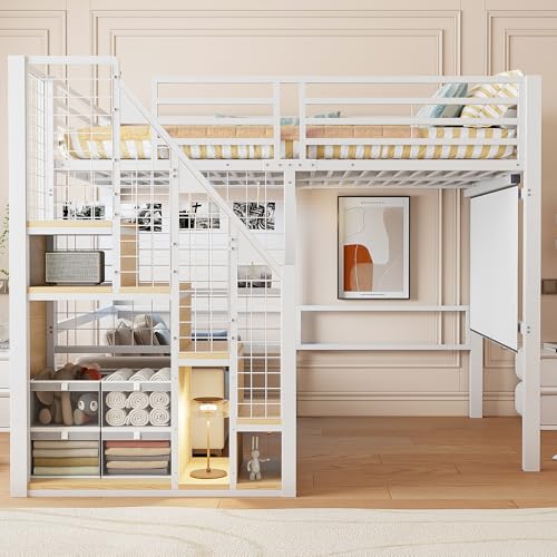 Soluzione di stoccaggio: l'unità di archiviazione integrata con asta di asciugatura è perfetta per appendere vestiti e riporre oggetti importanti. La scala è inoltre dotata di una griglia a rete che può essere utilizzata per appendere foto, agende, ecc. Lo spazio extra sotto il letto può essere utilizzato come area di lavoro per bambini/per riporre oggetti di grandi dimensioni, ecc., per sfruttare al meglio lo spazio nella stanza.