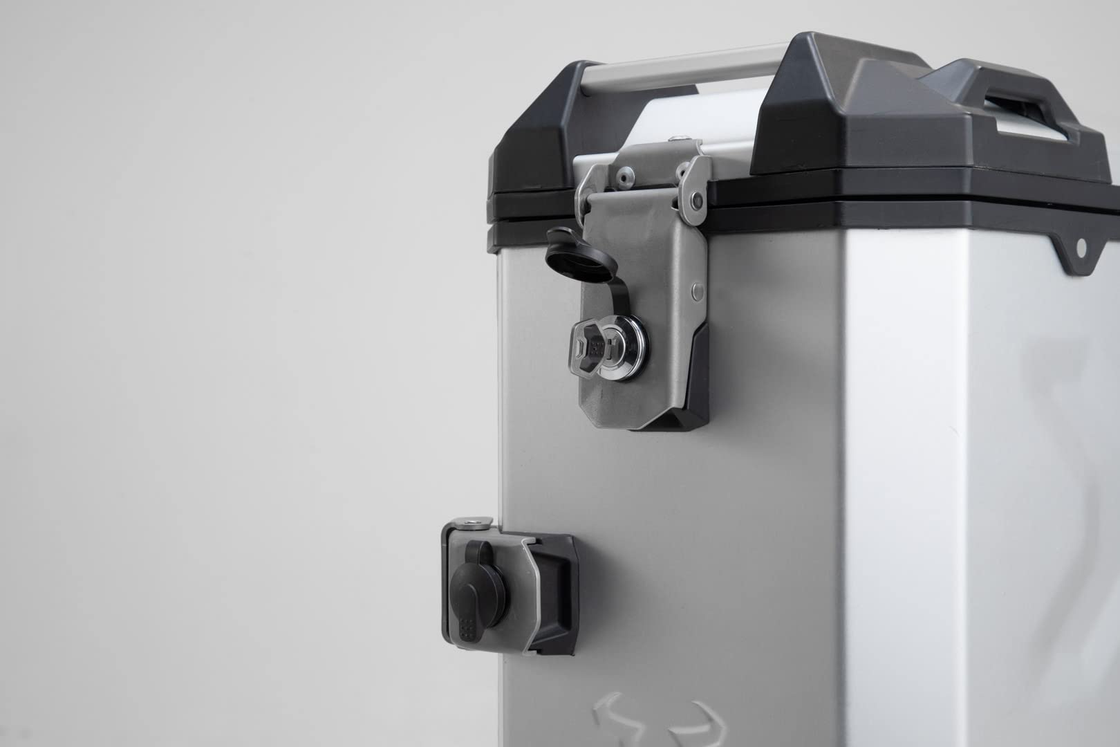 Amazon.com: Sw-Motech QLS.00.095.15100 TRAX Lock Set - Set of