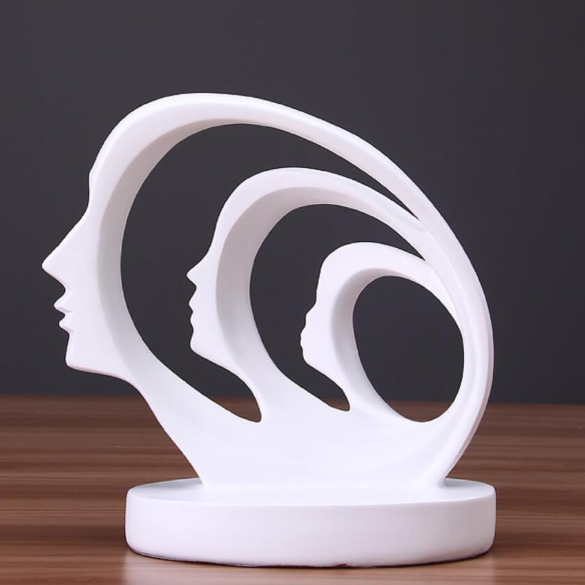 Toyvian Adorno de Resina Elegante Diseño Delicado y Moderno Escultura Hueca Artesanal para Decoración del Hogar y Oficina para Escritorio y Ambiente Interior