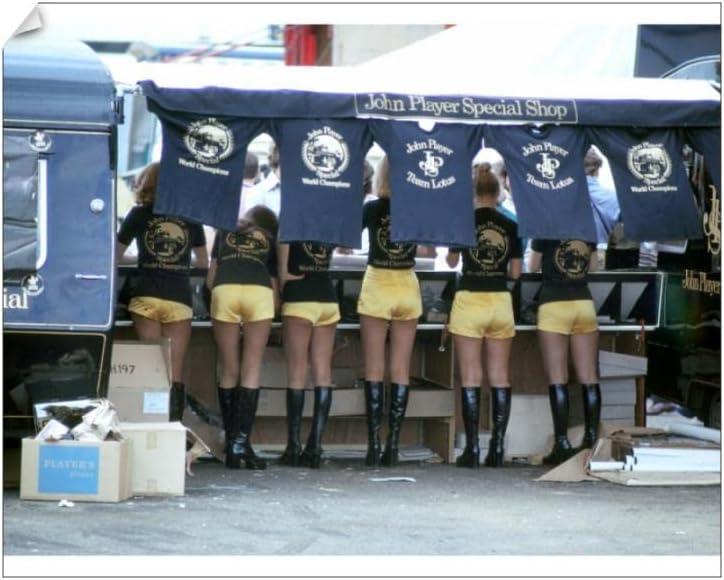 Media Storehouse10x8 Print of John Player Special Pit Girls at British Grand Prix 1973 (4591135)
