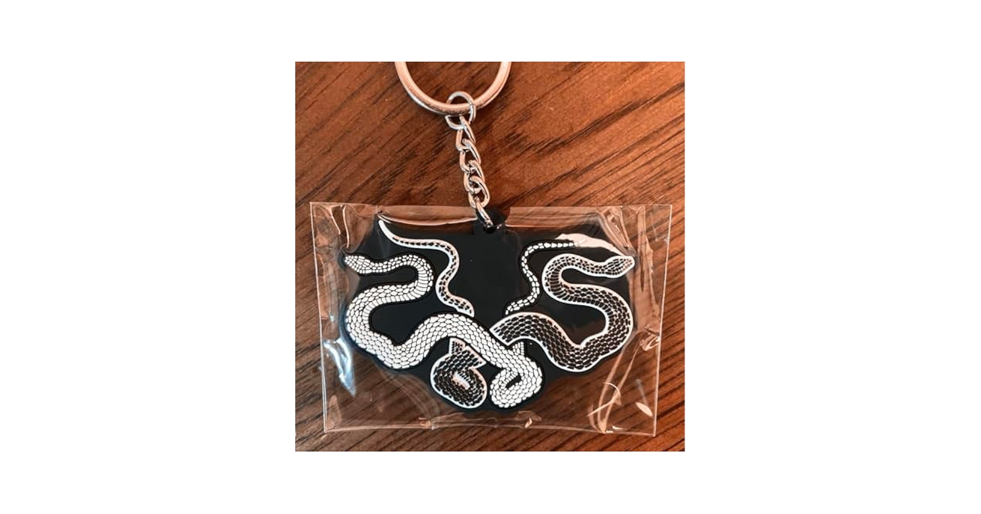 蛇デザイン キーホルダー　knosis 71ntaKrJf8L._UF350,350_QL50_.jpg