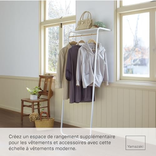 Portant à vêtements en bois et métal blanc pour une chambre épurée - 3