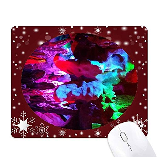 Tapis de souris grotte de karst en hiver avec paysage de neige pour bureau