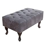 Mit einer bequemen Polsterung und einem hochwertigen Bezug aus Mikrofaser wird der Polsterhocker die perfekte Ergänzung Ihrer Chesterfield Möbelstücke