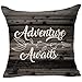Inspirujące cytaty 'Adventure Awaits' poszewka na poduszkę, prezent dla miłośnika kampera prezent dla przyjaciela, poszewka na poduszkę do kampera, prezenty dla poszukiwaczy przygód poduszka dekoracyjna na sofę, kanapę, łóżko, do kampera, 50 x 50 cm