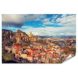 Un motif d'automne pittoresque qui capture la forteresse historique et la charmante église dans des tons dorés chauds.