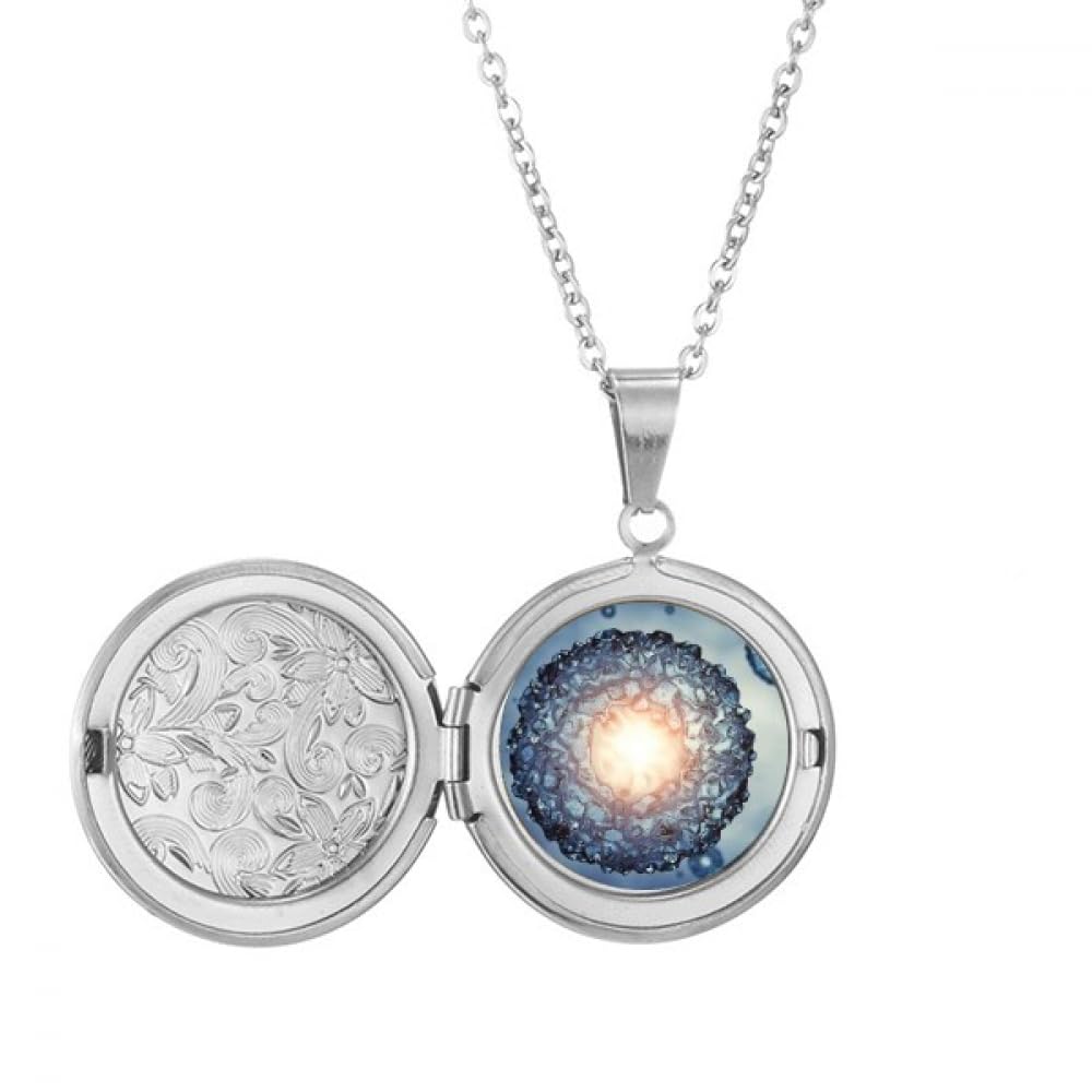 Collier médaillon microcosme pour afficher votre passion des sciences en bleu - 5