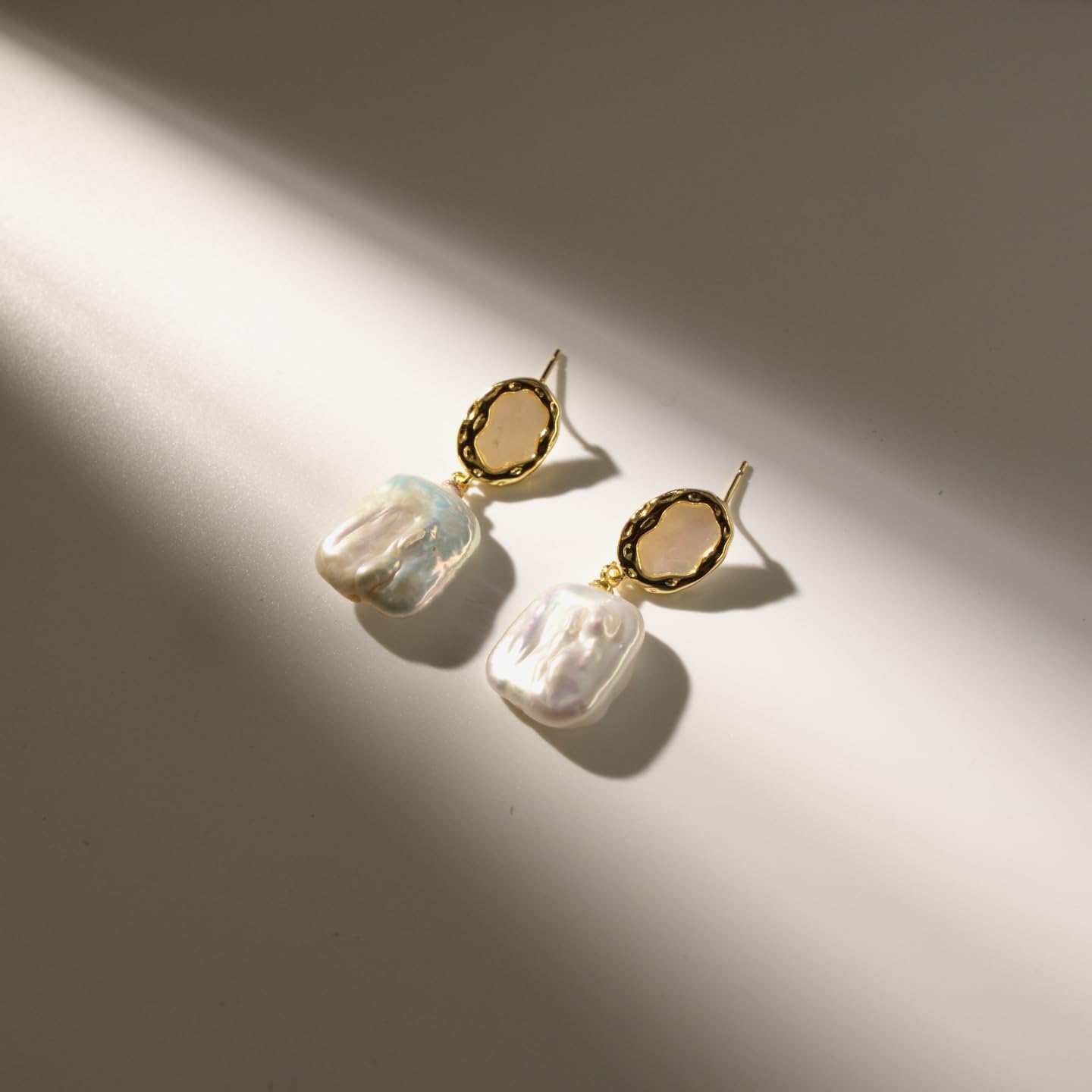Loulangems Lucky Earrings, Retro Style Lucky Plant Earrings, Baroque Pearl Pendant Women's Earrings, Fashion Accessories for Parties and Festivals.