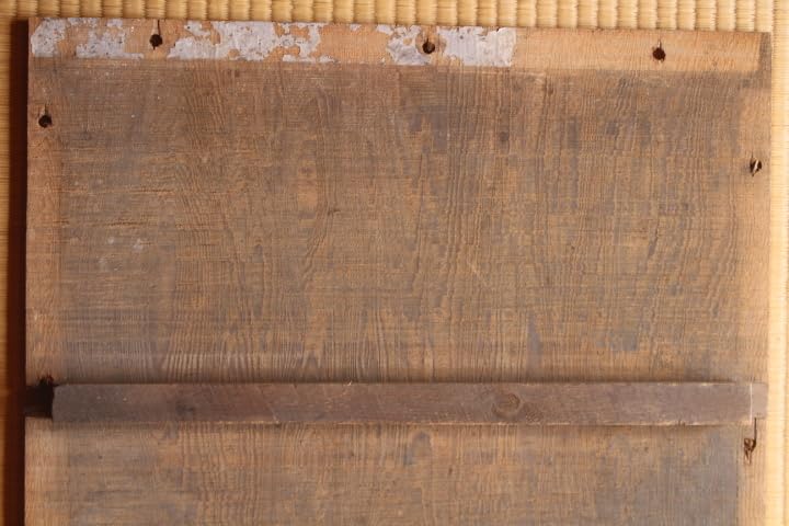 時代物 木造 敷板 62ｘ39cm 重さ約3kg 玉杢 飾台 時代物 木造 敷板 62x39cm 重さ約3kg 玉杢 飾台 木製 丸板 花台