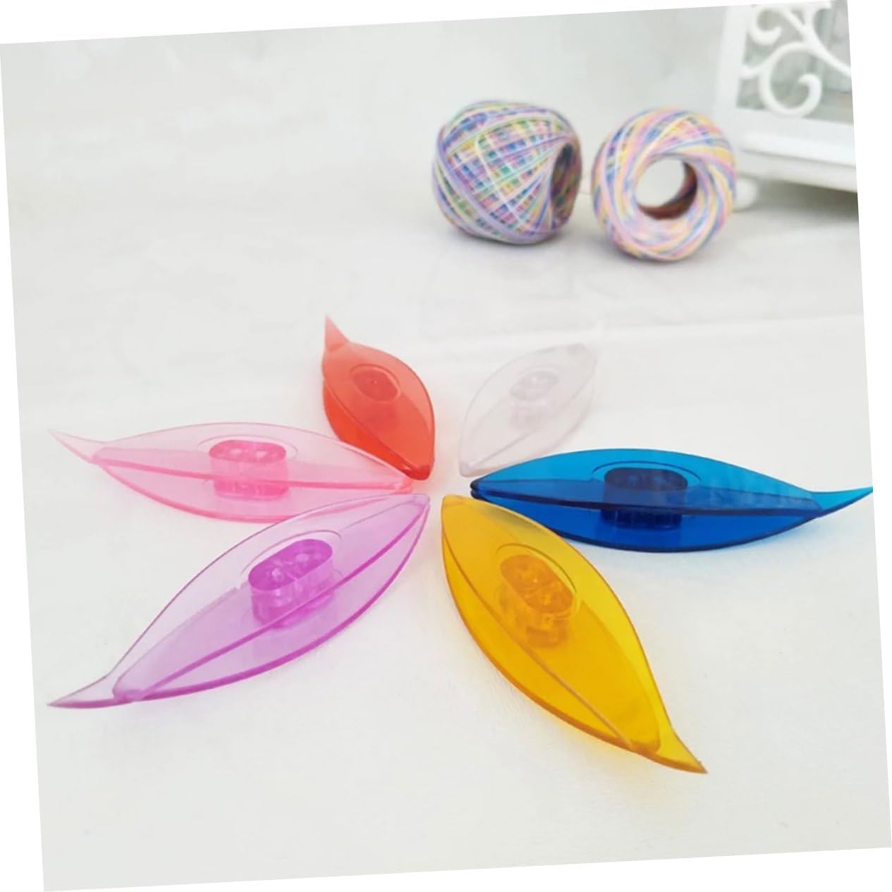 SEWOART 2pcs Tatting Shuttle Lightweight Plastic and Metal Weaving Tools for DIY Knitting Crafting Pompoms Hats Gloves and More