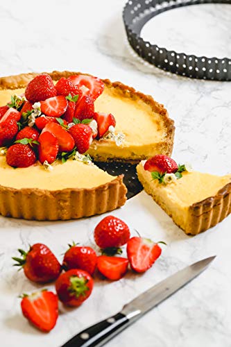 Master Class Crusty Bake Teglia Rotonda da Forno Antiaderente Traforata, Acciaio, Grigio, 23 cm