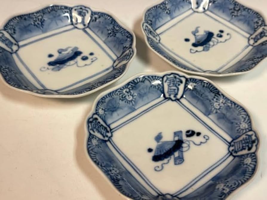 Amazon.co.jp: **古伊万里染付宝尽くし文小皿3客江戸時代（豆皿