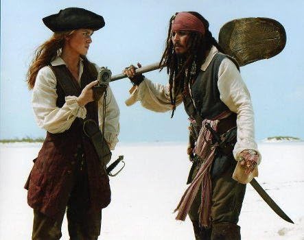 Amazon ブロマイド写真 パイレーツ オブ カリビアン2 コンパス見るエリザベス ジャック ジョニー デップ キーラ ナイトレイ アイドル 芸能人グッズ 通販