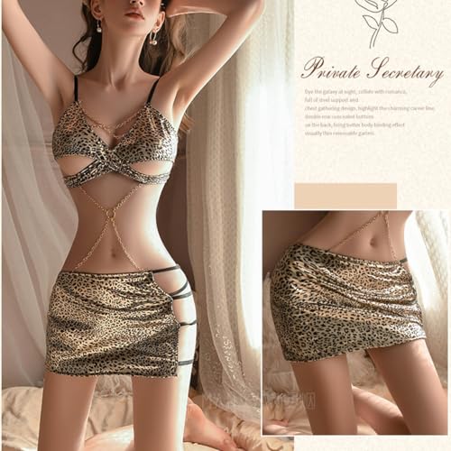 Robe guépard dos nu et lingerie léopard pour sculpter la silhouette