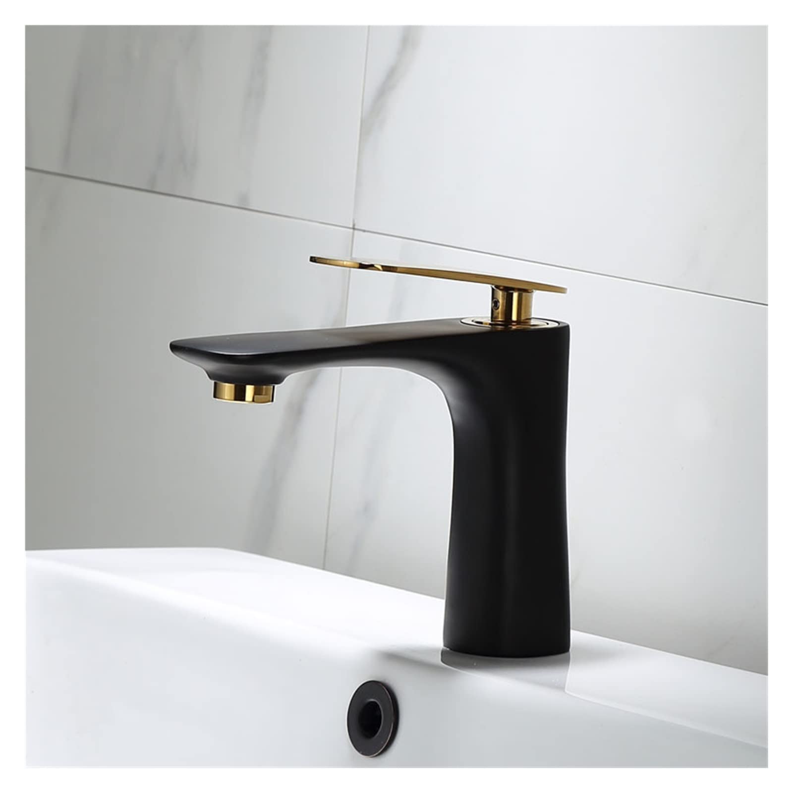 Mitigeur de salle de bain noir pour évier moderne et routine matinale sereine