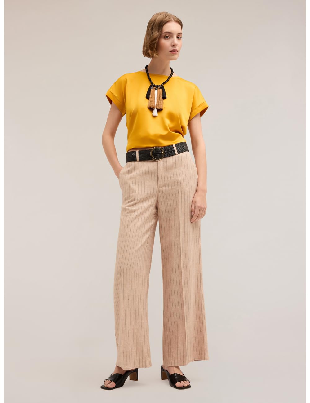 Motivi: Pantaloni Palazzo Fantasia gessata Stagione Primavera Estate 2025.