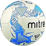 El balón viene desinflado. Es apto para superficies de hierba y césped artificial.