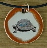  Echtes Kunsthandwerk: Hübscher Keramik Anhänger mit einer Schildkröte; Kriechtier, eierlegend, Reptil, wechselwarm, griechische Landschildkröte