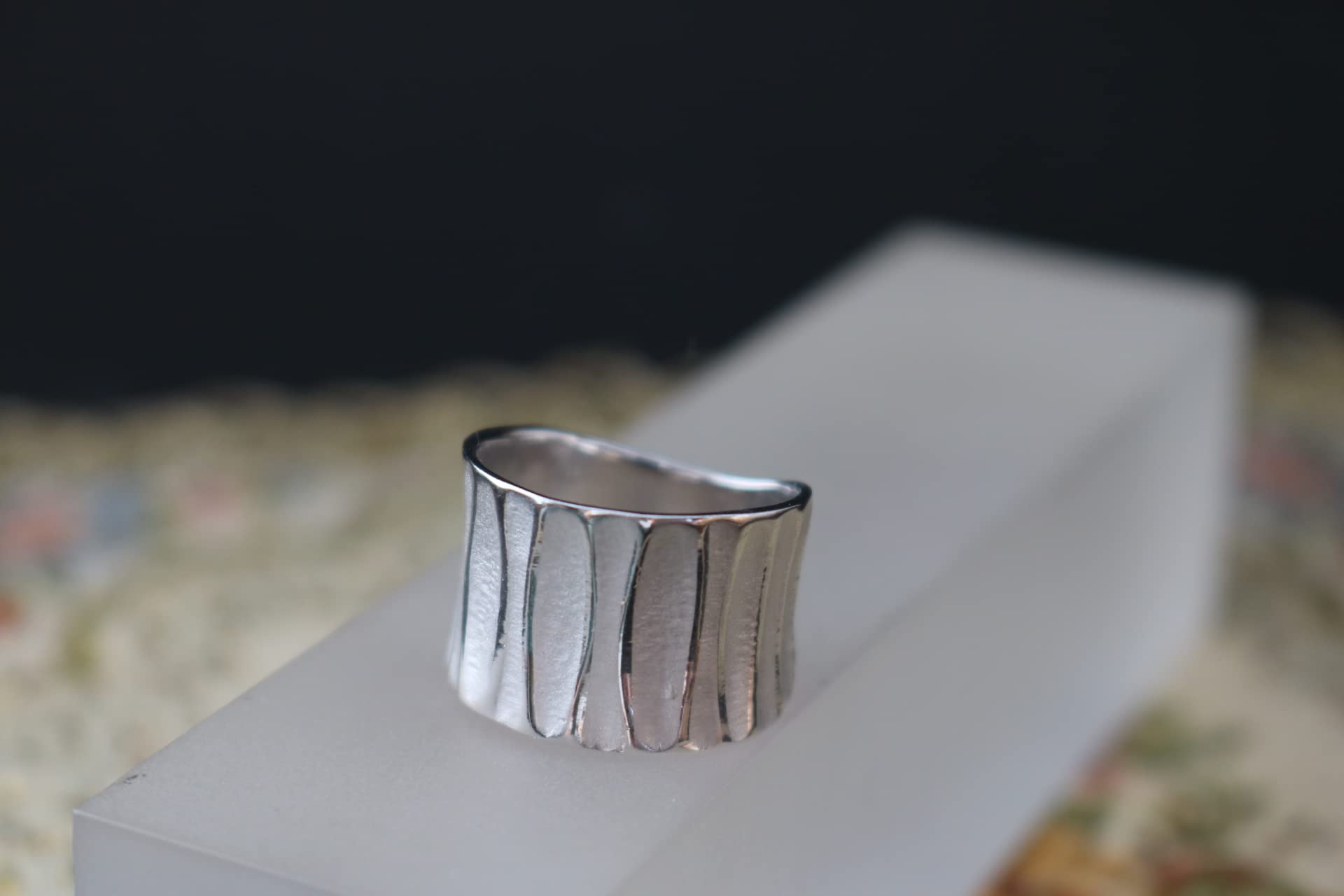Massiver Silberring mit Wellenmuster – Breiter Damen Bandring aus 925er Sterling Silber, eleganter Schmuck für jeden Anlass, modischer Stil | RG: