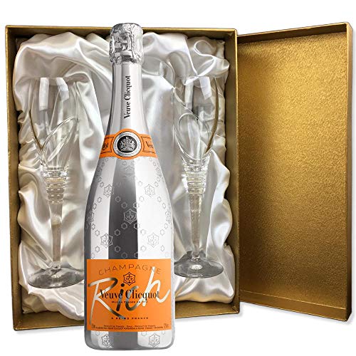 Veuve Clicquot Rich Champagne in Gold Presentation Set With Flutes
