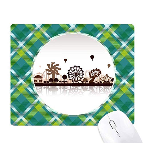 Tapis de souris pixel avec grille verte et installations de parc d'attractions style rétro