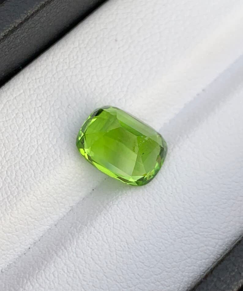 Péridot naturel d'exception, le cadeau idéal de 7.25 carats
