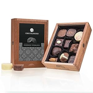 Elegance – 10 luxe pralines – Zonder alcohol | Premium kwaliteit in een stijlvol houten kistje | Geschenkidee | Cadeau | Mannen | Vrouwen | Handgemaakt