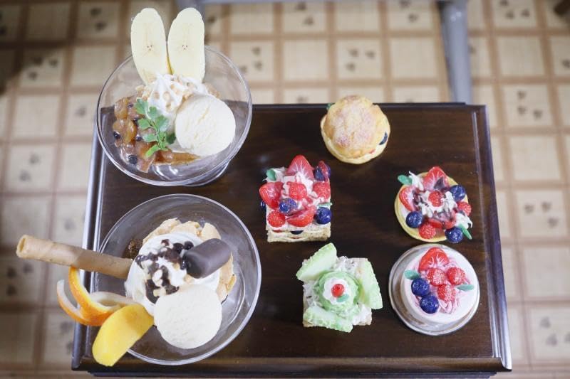 ◆英国製壁掛け木製キャビネット　ウォールラック・カップボード◆食品サンプル付き 英国製壁掛け木製キャビネット ウォールラック・カップボード食品