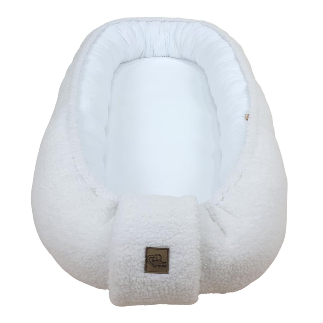 WIKLINOPOL Babynest, Nestchen für Neugeborene – Baby Nestchen 80x46 cm in Weiß, Tragbares Nest aus Musselin & kuscheligem Teddy-Plüsch - Baby Nest für Neugeborene mit herausnehmbarer Matratze