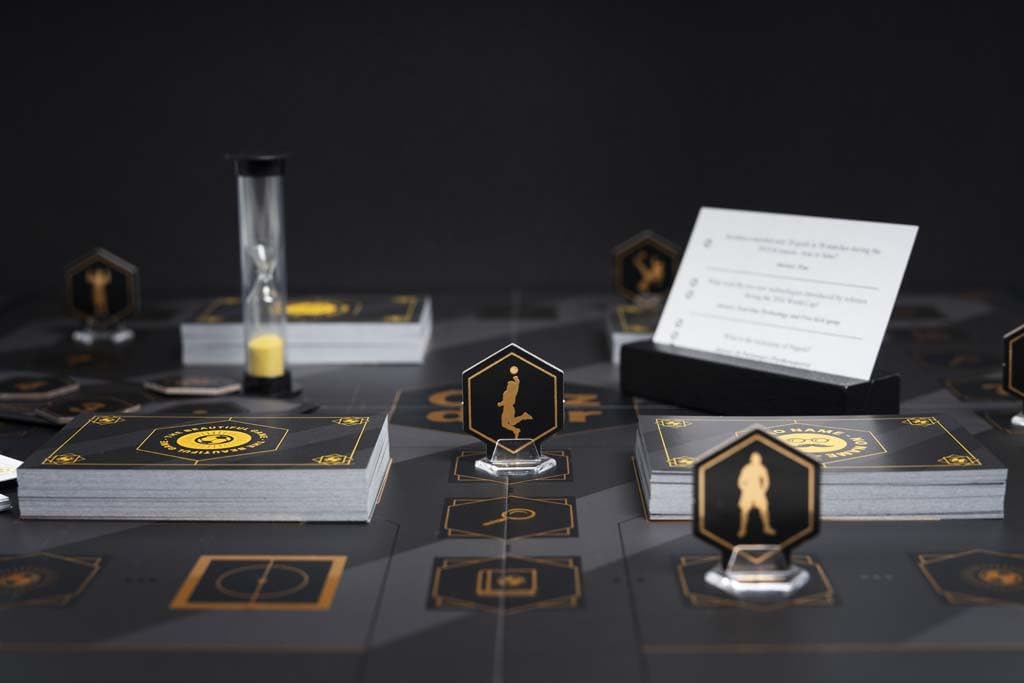 Quiz d'Or Trivia Juego de Mesa en inglés para Amigos | Juego de Preguntas, Juego competitivo para 4-12 Jugadores | Juego de Preguntas de fútbol | Juego de Mesa de fútbol