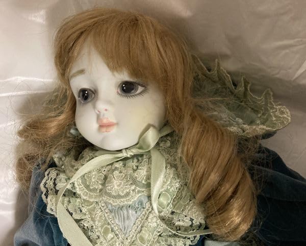 Amazon.co.jp: ビスクドール陶器人形青白肌レトロな少女漫画風のお顔  