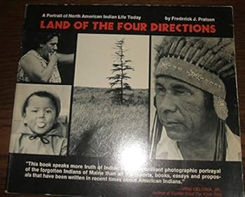 Paperback Land of the Four Directions [German] Book