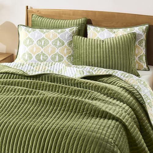 Image of Wonderful King Quilt Set, Cotton Reversible Lightweight Comforter, Striped Channel Stitch Green Velvet Bedding with Ogee Printed, Breathable & Comfortable, Suitable for All Season Bedroom Use,106 inchx94 inch