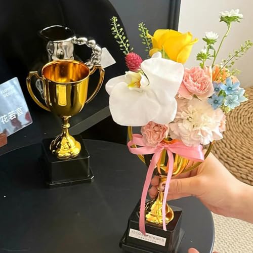 Arreglos florales en florero decorativo tipo trofeo de bodas 7