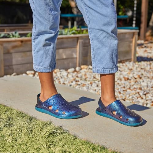 Image of Totes Kids' Everywear Lightweight Waterproof Contoured Splash and Play Clog Sandals with Strap
