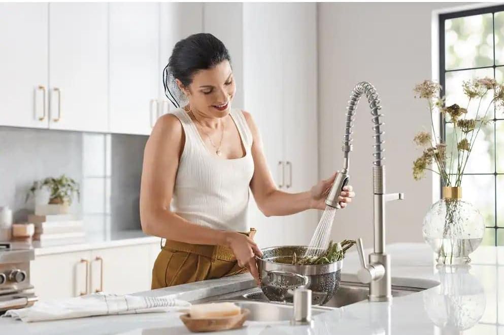 Miniatura 4 de Moen 87194SRS Indi - Grifo de cocina con rociador de resorte de enjuague único de un solo mango con limpieza eléctrica en puntos inoxidable