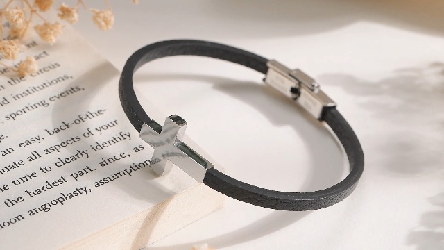 Pulsera cruz de cuero para hombre miniatura 7
