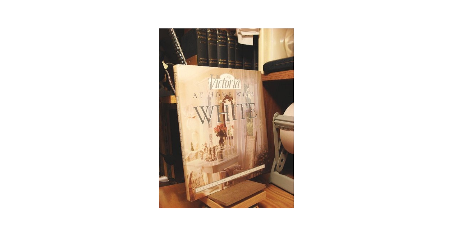 洋書 Victoria At Home With White Victoria: At Home with White: Celebrating the Intimate Home