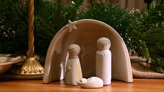 Amazon.com: WONDROUS' DECO Porcelain Nativity Scene Set,4Pcs